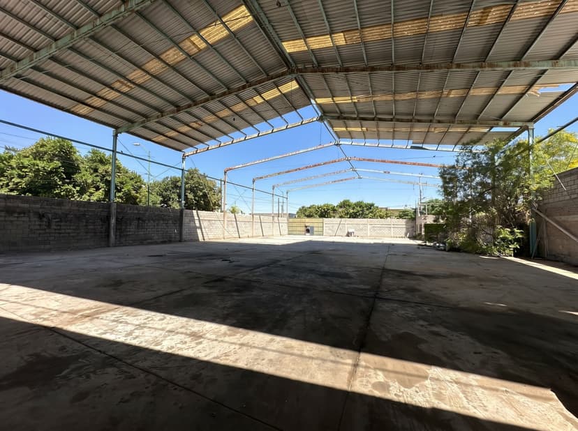 Bodega en renta en El Refugio, Gómez Palacio con amplio patio de maniobras